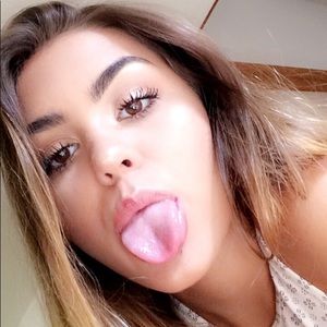 Meet your Posher, Dakota